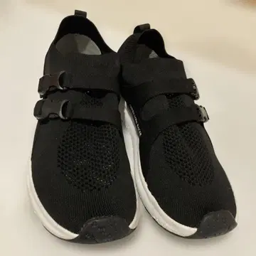 THE NORTH FACE 블랙 스니커즈