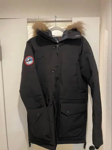 ARCTIC EXPLORER 다운 자켓 블랙