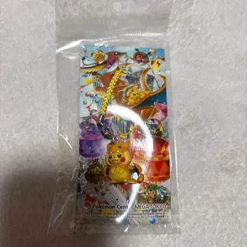 메가 도쿄 한정판 오픈 기념 판초를 입은 피카츄 스트랩