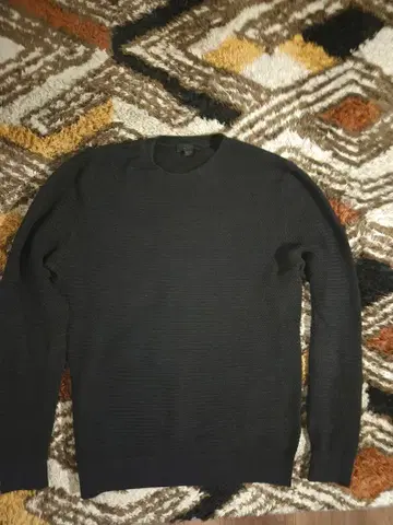 COS 블랙 크루넥 스웨터