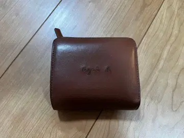 agnes b 에네스베 지갑 이단 접이 브라운 QAH12-01