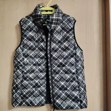 컨디션 최상 UNIQLO 체크 무늬 다운 베스트 XL 사이즈
