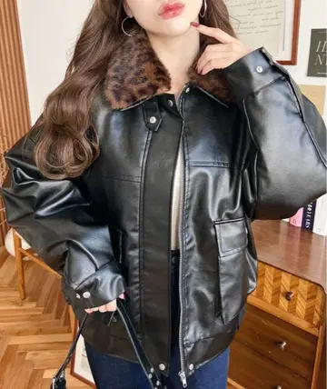 미사용 새상품 moment+ 티펫 인조 가죽 블루종