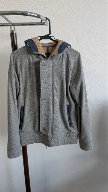 ABAHOUSE의 후드티