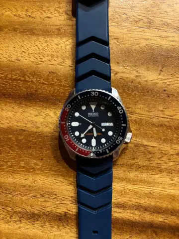 세이코 자동 와인딩 시계 200m 방수 실리콘 밴드