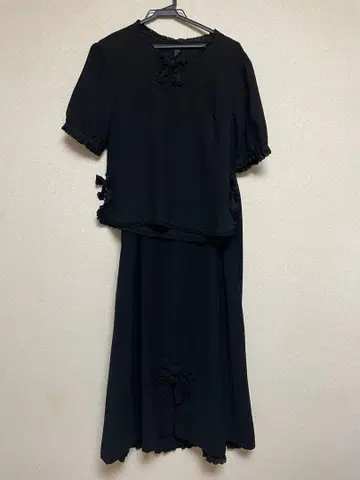 INCEBORG 블랙 셋업 리본