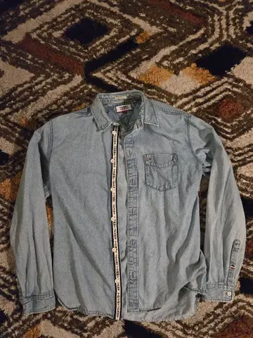 TOMMY JEANS 릴랙스핏 데님 셔츠