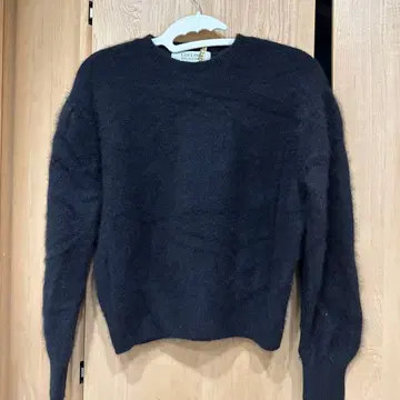 LOULOU WILLOUGHBY 블랙 스웨터