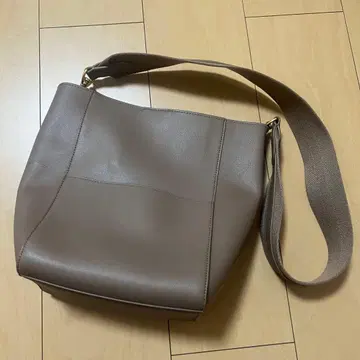 mila owen 미들 버킷 숄더백 브라운