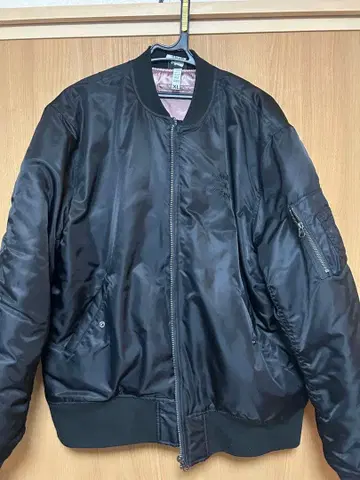 Born X Raised MA-1 자켓 블랙