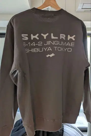 M 사이즈 SKYLRK 스카이크 Tokyo pop up 크루넥