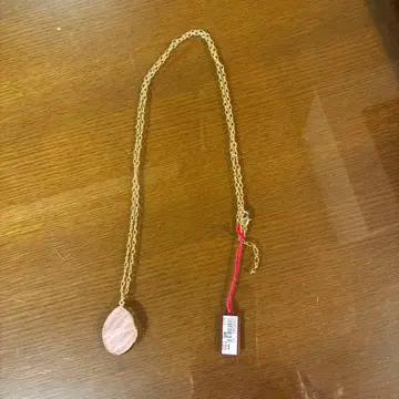 아비스테 로즈쿼츠 펜던트 목걸이