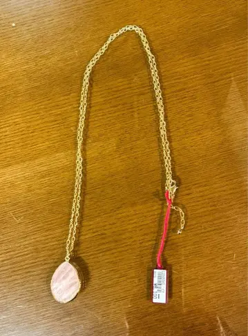 아비스테 로즈쿼츠 펜던트 목걸이