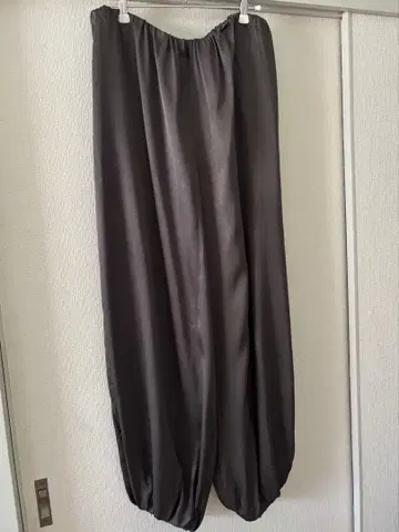 새상품 ZARA 새틴 벌룬 팬츠 라이트 그레이 M (9-11호)