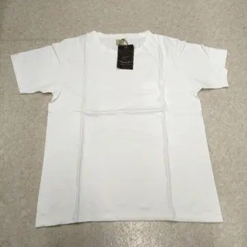 새상품 REVIAL90% PRODUCTS Varde77 화이트 티셔츠