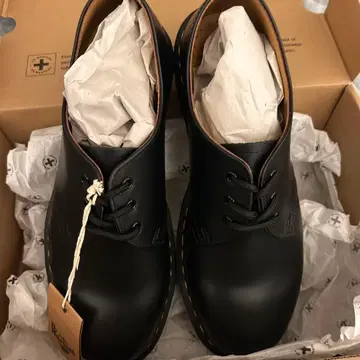 [ 새상품 ] Dr. Martens 3홀 UK8