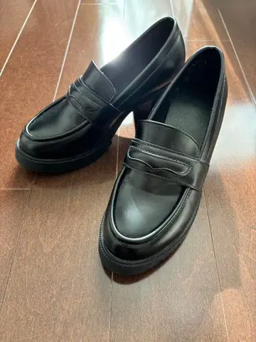 로퍼 블랙 36 사이즈 힐 높이 6.5cm