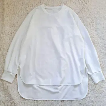 새상품급 비어즐리 T 블라우스 티셔츠 세탁 가능 백 턱 화이트 루즈핏