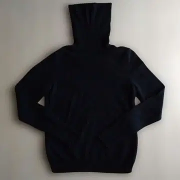 새상품급 유니클로 캐시미어 터틀넥 스웨터 네이비 M 완판템