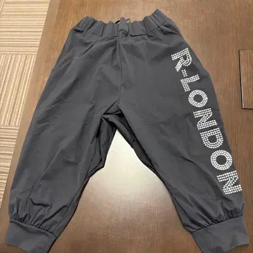 R-LONDON 스톤 장식 릴랙스 팬츠 무릎 아래 팬츠