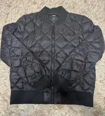 유니클로 울트라 라이트 다운 다이아 퀼트 리브 블루종 블랙 M