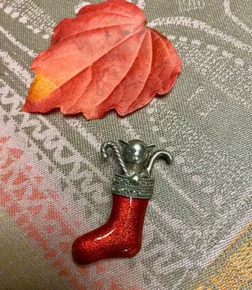 크리스마스 모티브 브로치 빨간 양말