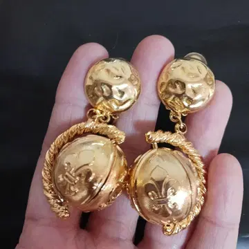 골드 플뢰르 드 리스 귀걸이