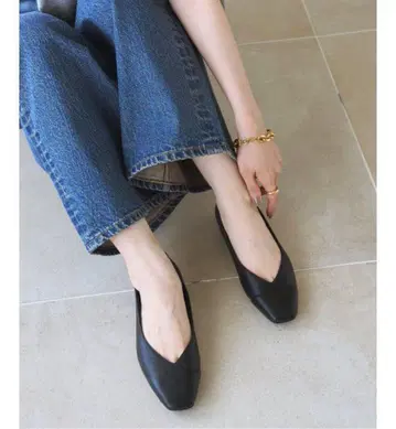 새상품 르탈론 스퀘어 V컷 플랫 22.5 플랫슈즈