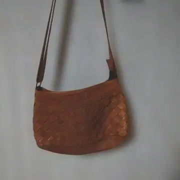 브라운 가죽 뜨개질 숄더백