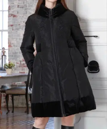 완판 2025 AW 슈퍼 뷰티 레이스 사용 벨로아 절개 다운 코트 44