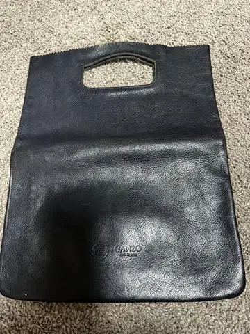 GANZO 네이비 가죽 클러치백