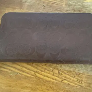 브라운 가죽 장지갑 엠보싱 디자인