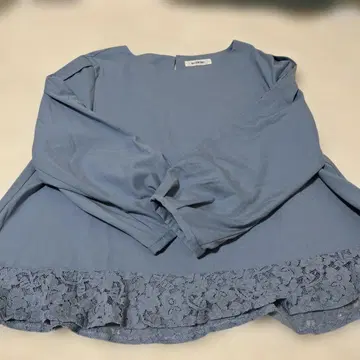 잉게보그 레이스 포함 블루 긴팔 블라우스