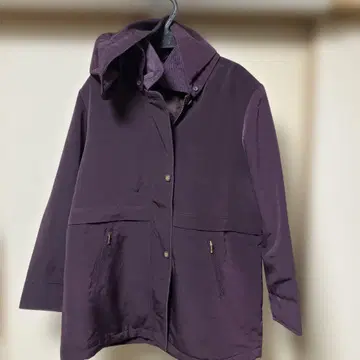 보라색 후드 부착 마운틴 후드티