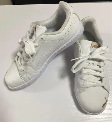 PUMA 화이트 스니커즈 23.5cm