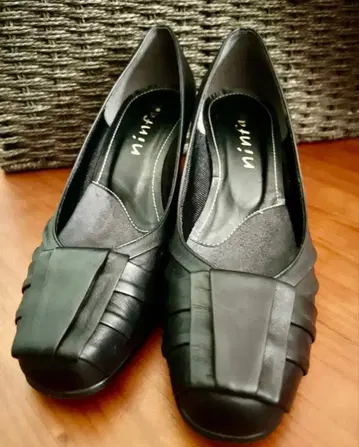 닌파 블랙 가죽 웨지힐 펌프스