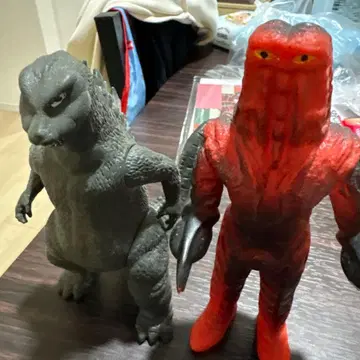 고질라와 바란 피규어 세트