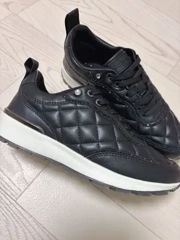 diana 블랙 퀼팅 스니커즈