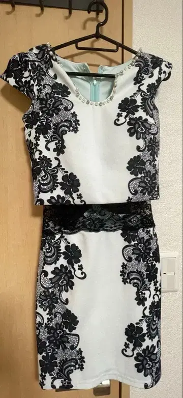 플라워 프린트 타이트 미니 드레스