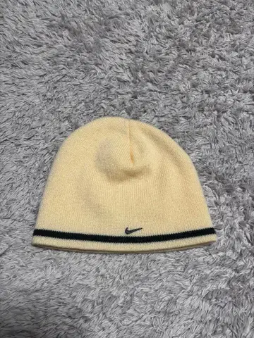 Nike 비니 니트 모자 크림색 스트라이프
