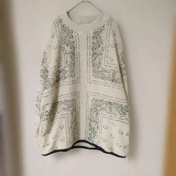 SUMI STYLE 아이보리 페이즐리 무늬 보아 상의