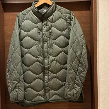 UNIQLO 화이트 마운티니어링 다운 자켓 M