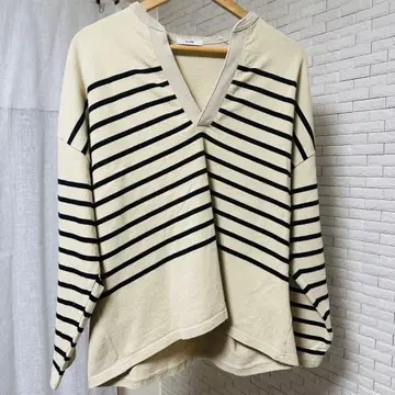 CLANE 와이드 헨리 넥 보더 탑 - 베이지