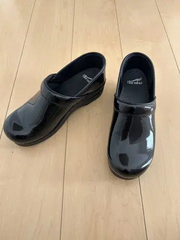 컨디션 최상 단스코 사보 샌들 프로페셔널 페이턴트 블랙 39