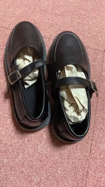 블랙 스트랩 로퍼