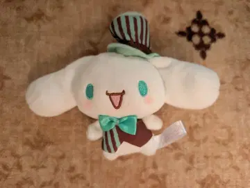 모자를 쓴 봉제 인형