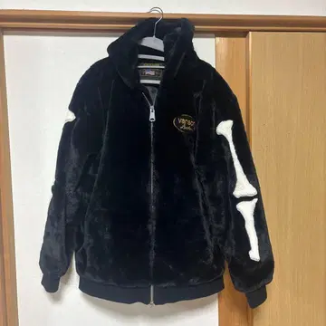 반손 스컬본 패턴 퍼 점퍼