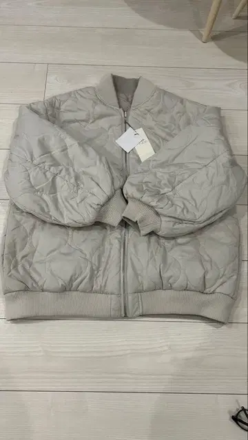 아이보리 M 사이즈 퀼팅 리버서블 자켓