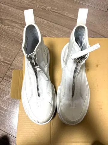 [ 한국 한정판 ] CONVERSE 화이트 하이컷 스니커즈