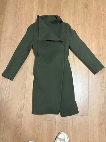 올리브 그린 랩 코트